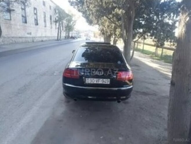 Audi A8-2