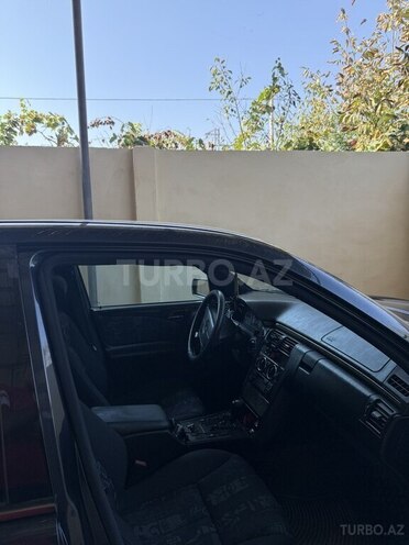 Mercedes E 240-8