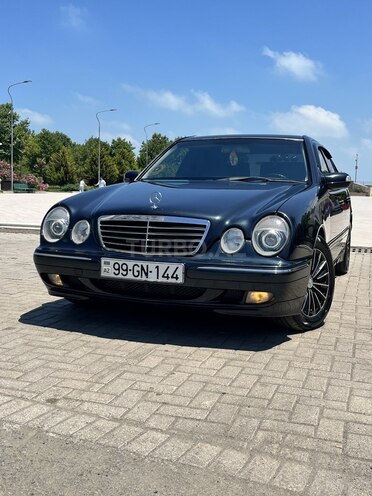 Mercedes E 220-1