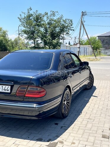 Mercedes E 220-3