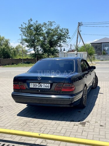 Mercedes E 220-4