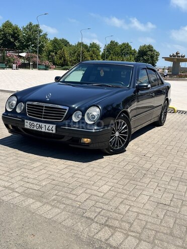 Mercedes E 220-10