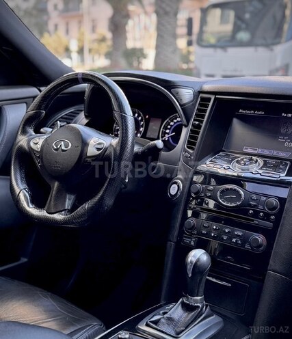 Infiniti QX70S-12