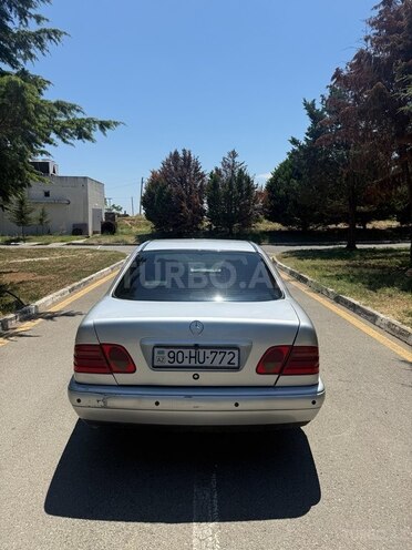 Mercedes E 200-5