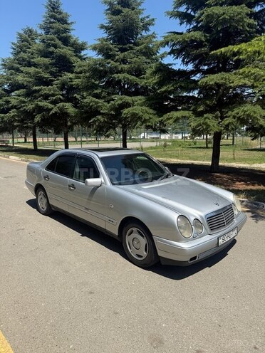 Mercedes E 200-3