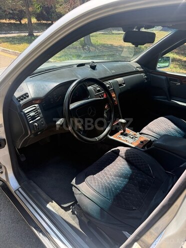 Mercedes E 200-7