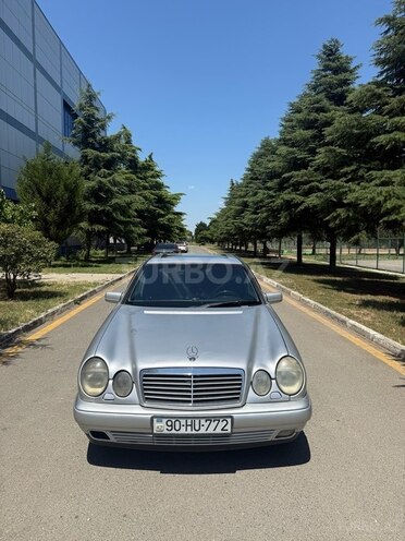 Mercedes E 200-2