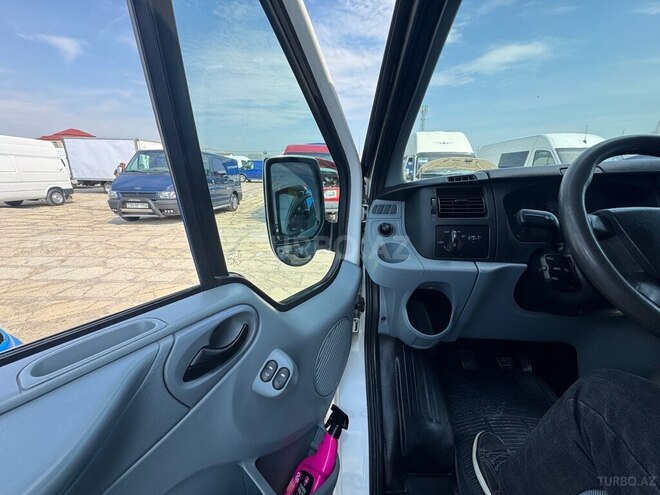 Ford Transit-5