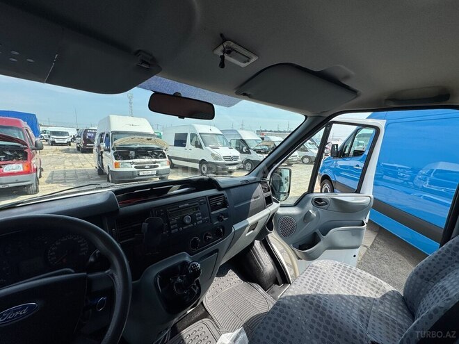 Ford Transit-6
