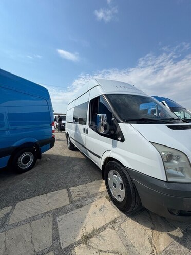 Ford Transit-8