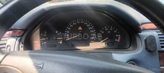 Mercedes E 240-2