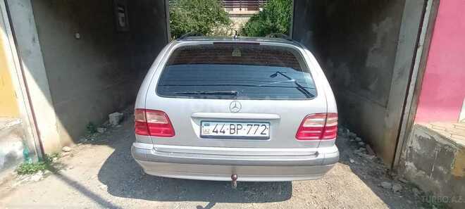 Mercedes E 240-3