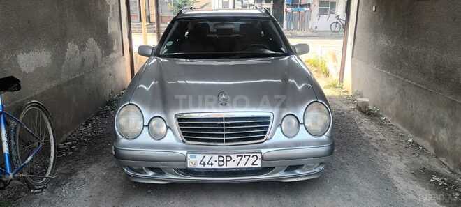 Mercedes E 240-1