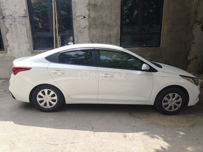 Hyundai Accent-2
