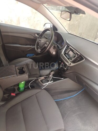 Hyundai Accent-4