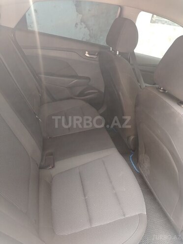 Hyundai Accent-5