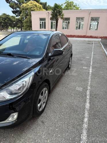 Hyundai Accent-4