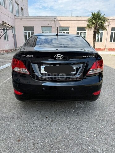 Hyundai Accent-2