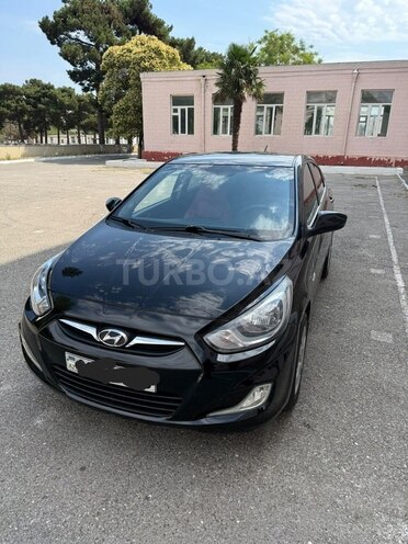 Hyundai Accent-1
