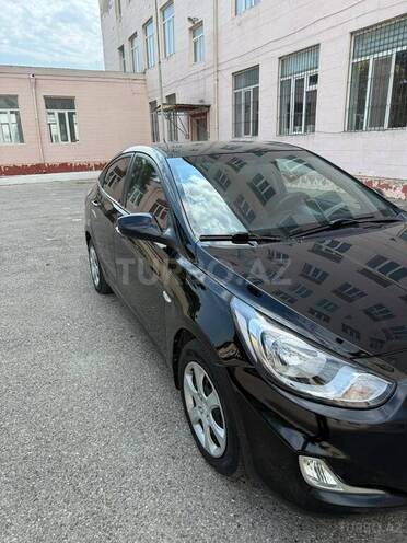 Hyundai Accent-5
