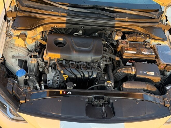 Hyundai Elantra-8