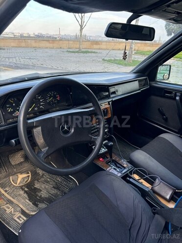 Mercedes 190-4