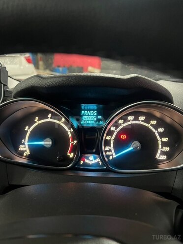 Ford Fiesta-11