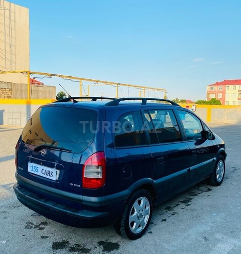 Opel Zafira-5