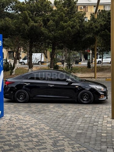 Hyundai Accent-2