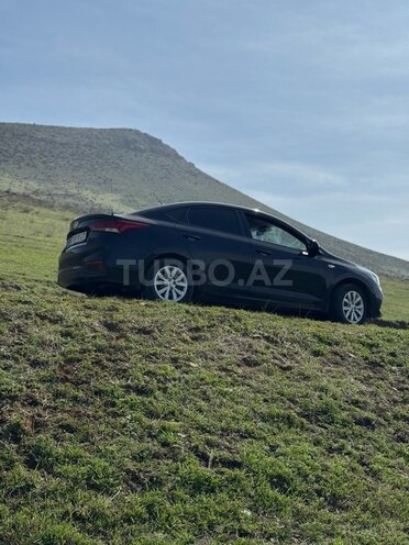 Hyundai Accent-4