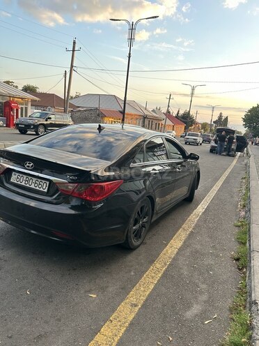 Hyundai Sonata-9