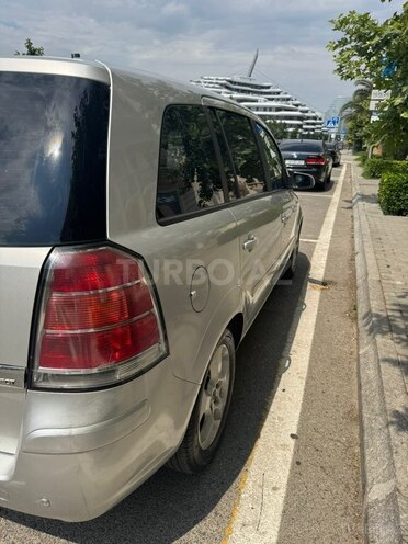 Opel Zafira-2