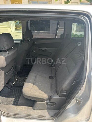 Opel Zafira-5