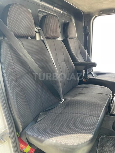 Ford Transit-12