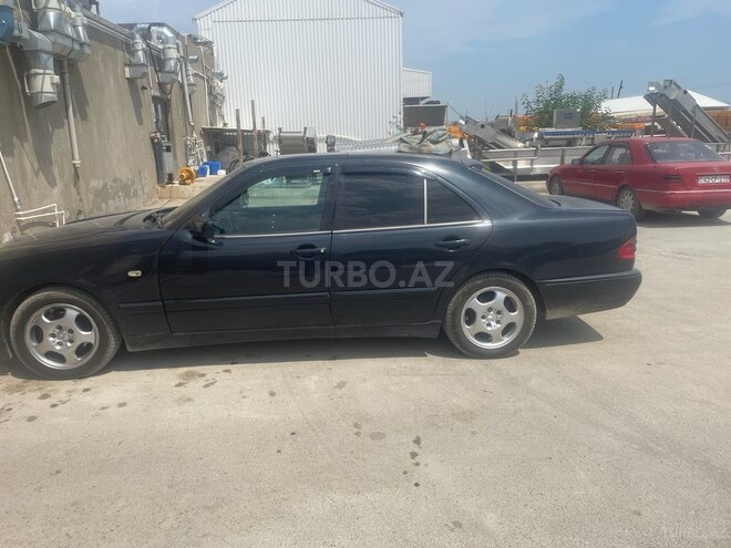 Mercedes E 200-2