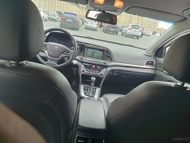 Hyundai Avante-8