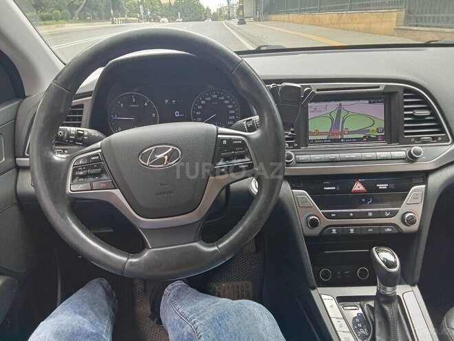 Hyundai Avante-9