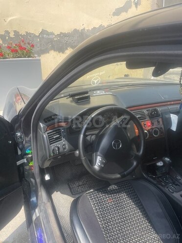 Mercedes E 200-4