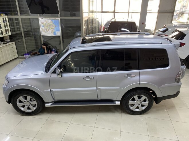 Mitsubishi Pajero-8