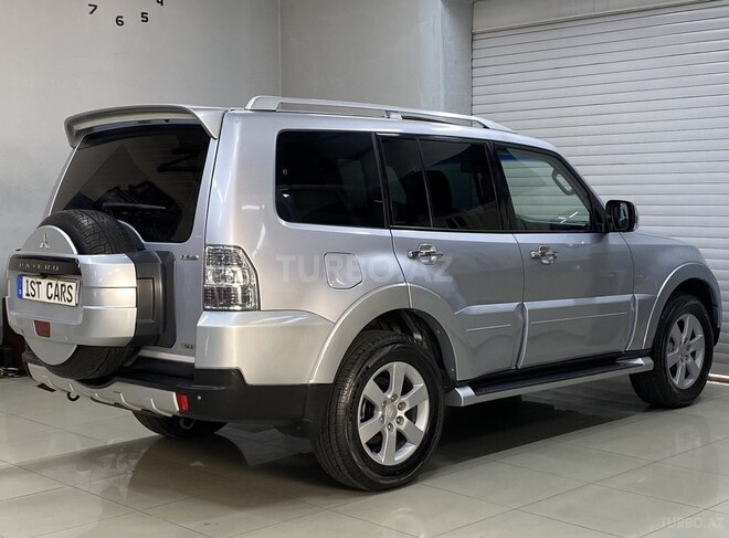 Mitsubishi Pajero-11