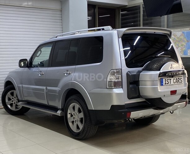 Mitsubishi Pajero-12