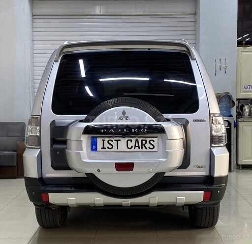 Mitsubishi Pajero-9