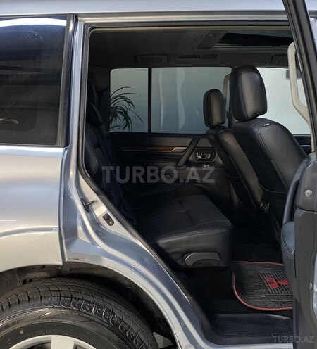 Mitsubishi Pajero-18