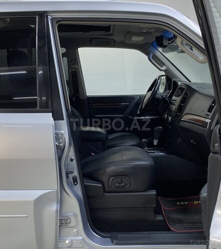 Mitsubishi Pajero-17