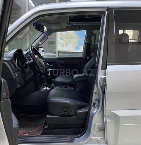 Mitsubishi Pajero-16