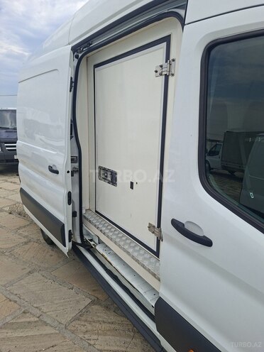 Ford Transit-5