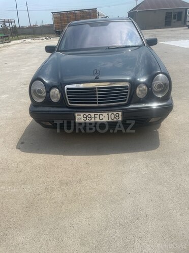 Mercedes E 200-1