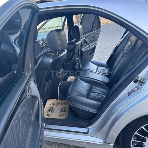 Mercedes E 320-5