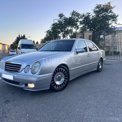 Mercedes E 320-4