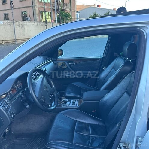 Mercedes E 320-3